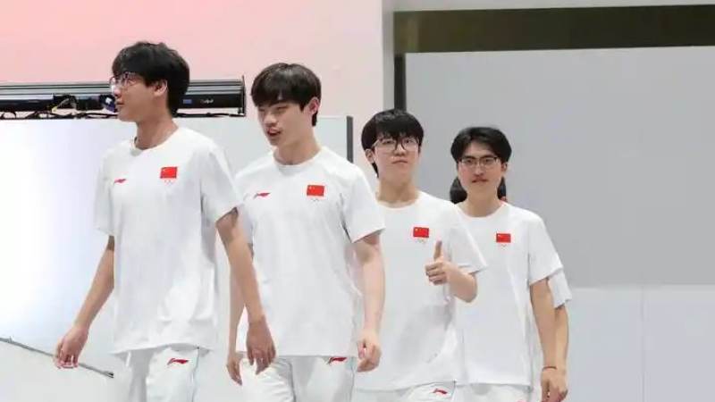 雷速体育-足球篮球直播平台 越位判罚的判定要点